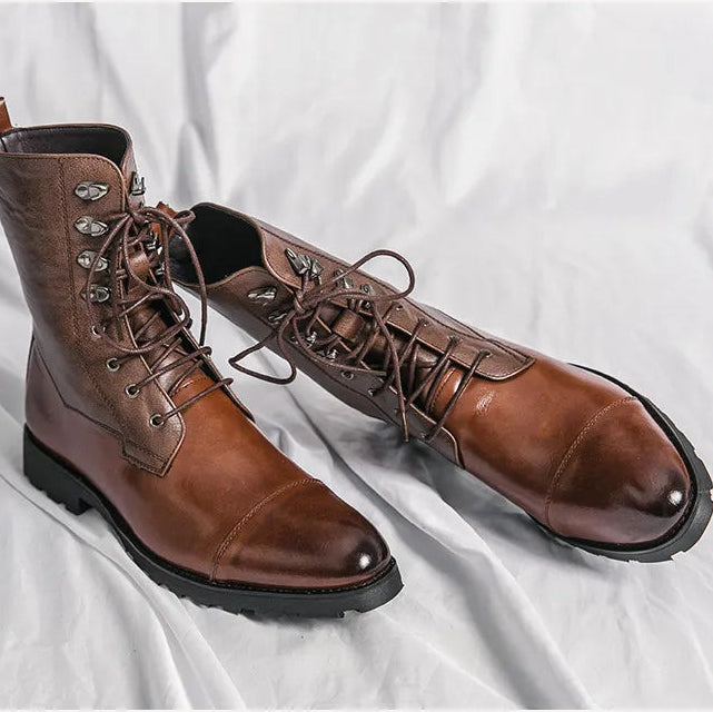 LÉONARD — Bottes Hautes en Cuir Patiné à Lacets
